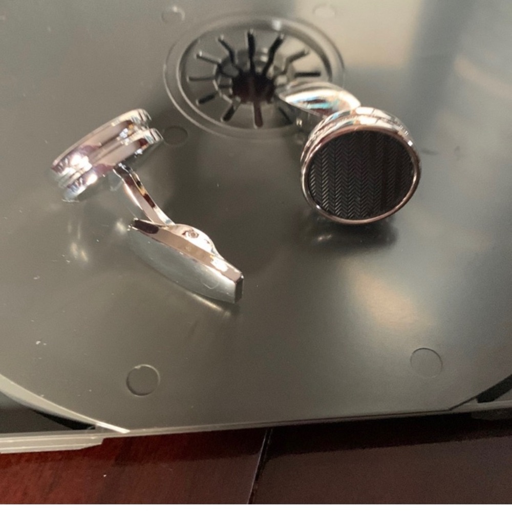 Two sets Cufflinks - Picture 3 of 3